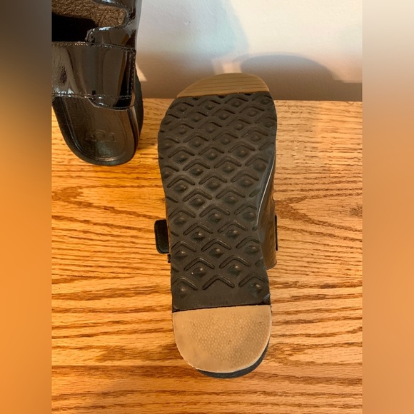 UGG Cammie Black Patent Leather Platform Sandals Buckle Slide wedge summer 7 - Picture 15 of 15